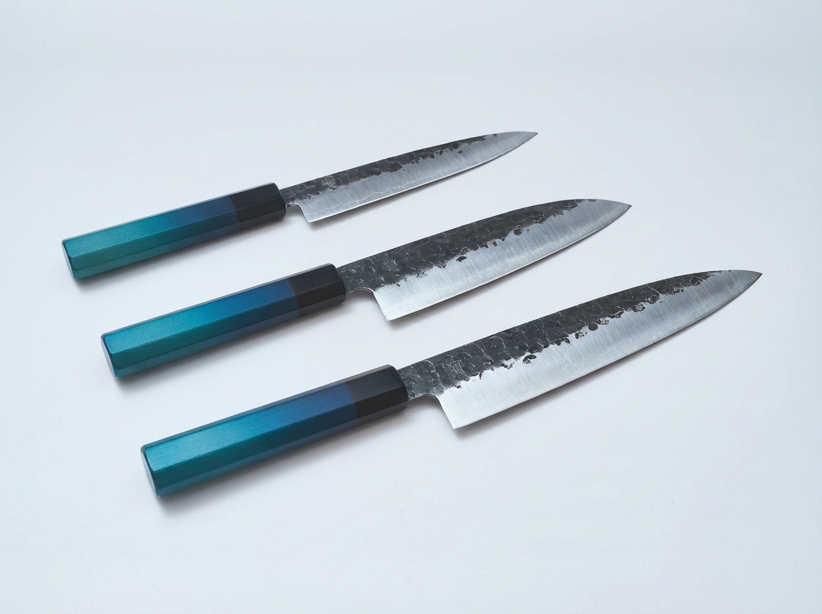 【藍包丁】 黒打ステンレス槌目３本セット（ペティ・三徳・牛刀21cm）特典付き